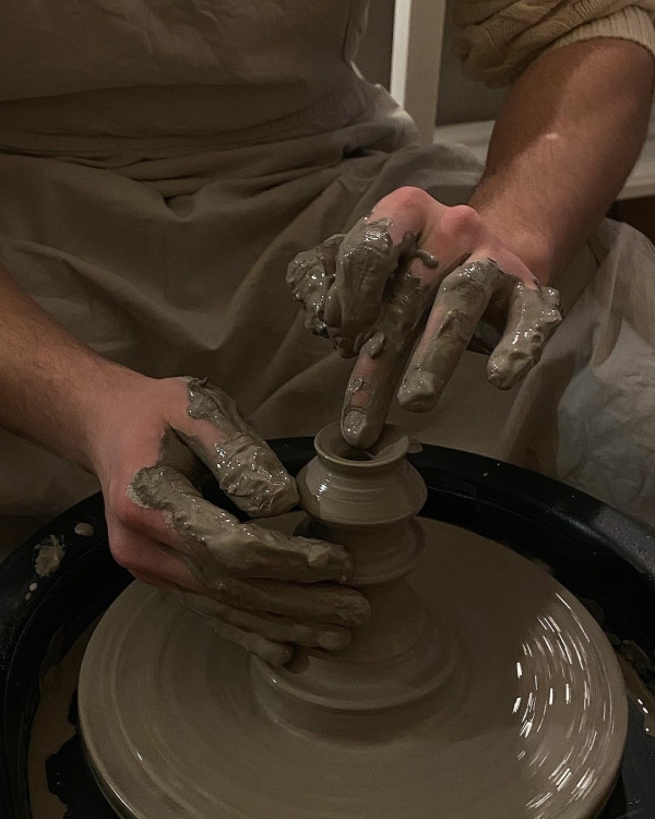 8 гончарных мастерских, где можно устроить свидание