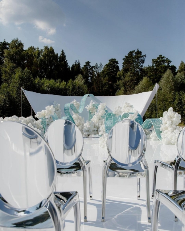 Дуновение ветра, мелодия набегающей волны и запах