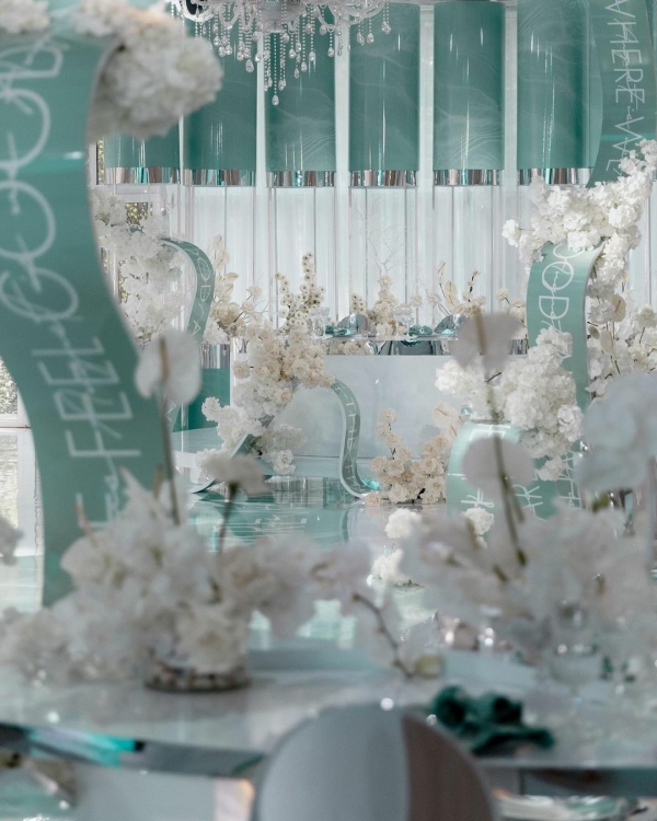 Дуновение ветра, мелодия набегающей волны и запах