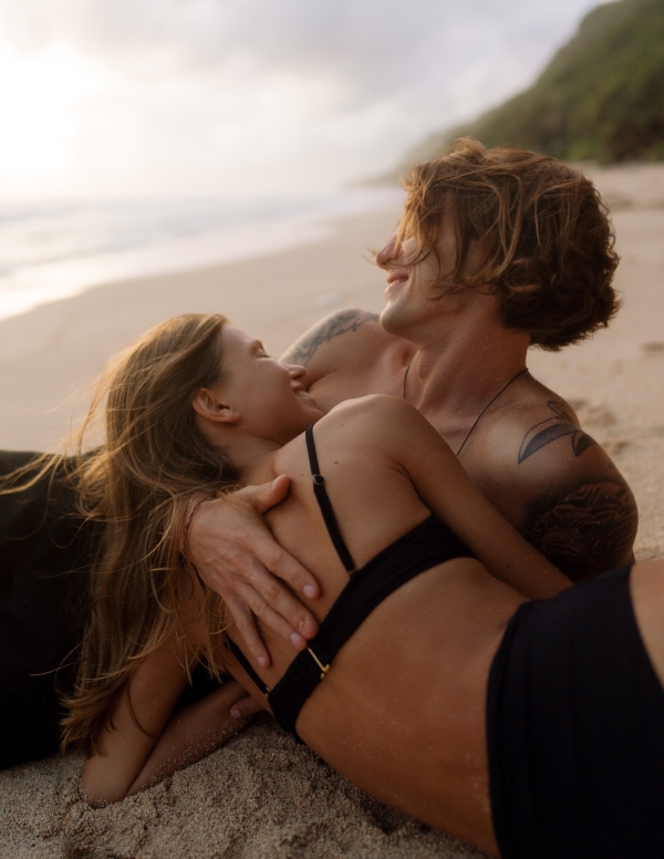 Чувственная лавстори у океана