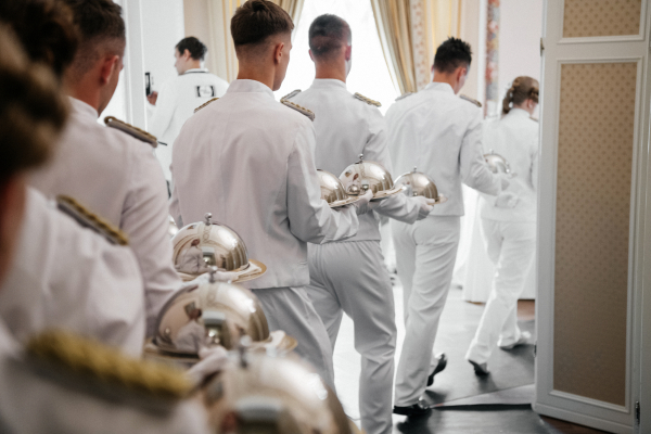 Герои русской классики, полонез и атмосфера съемочной