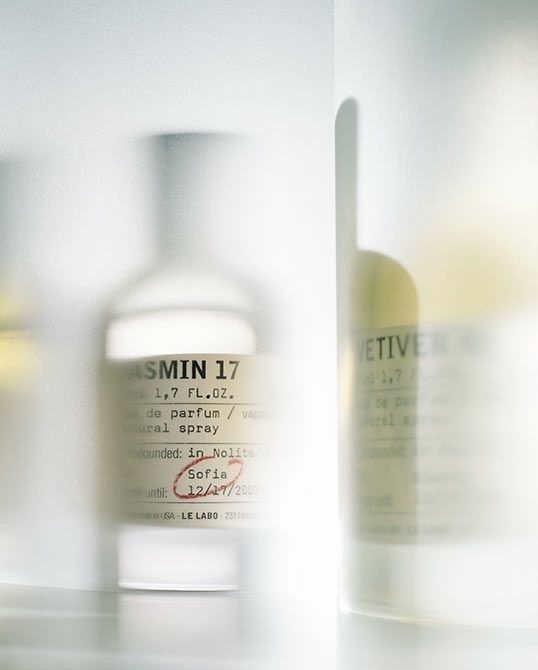 Какие цветочные ароматы носить этой весной