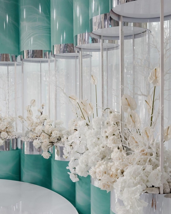 Дуновение ветра, мелодия набегающей волны и запах