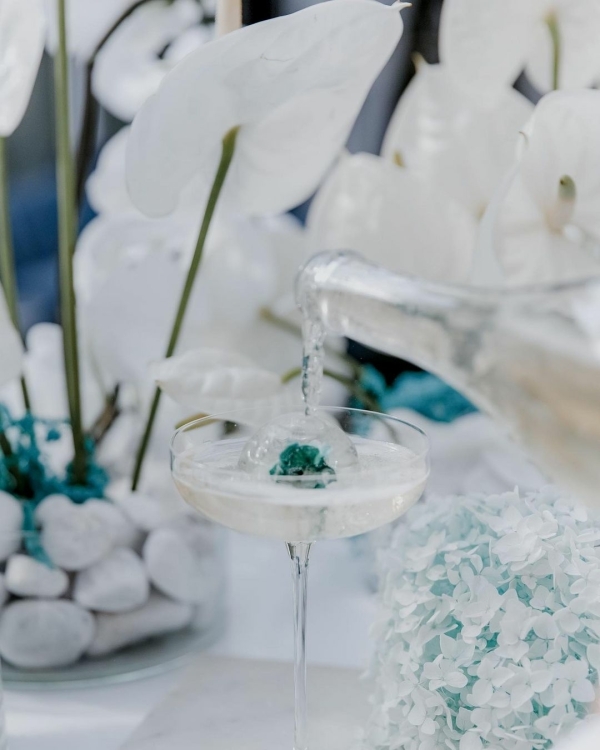 Дуновение ветра, мелодия набегающей волны и запах