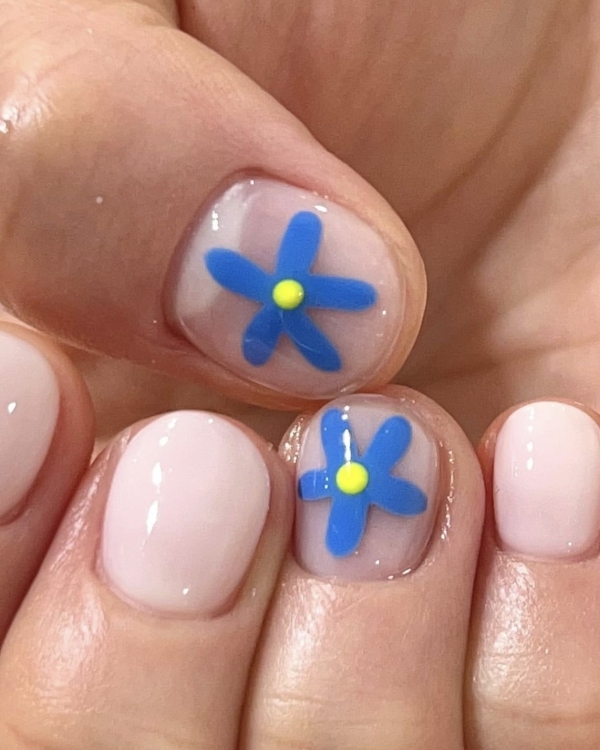 20 цветочных идей маникюра на весну
