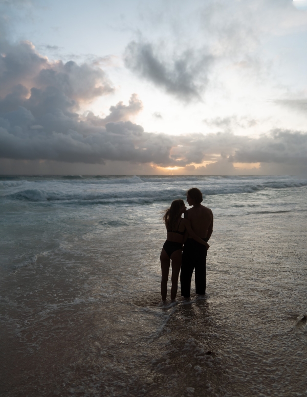 Чувственная лавстори у океана