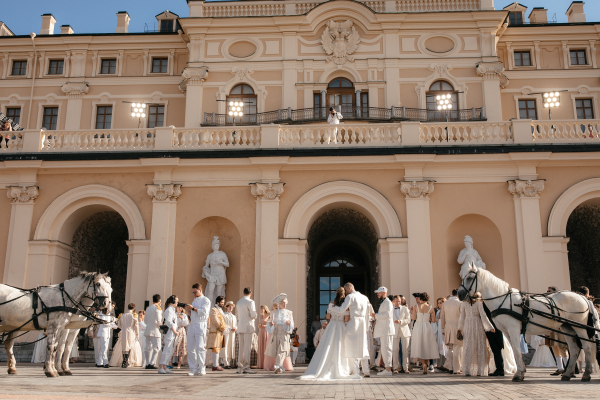 Герои русской классики, полонез и атмосфера съемочной