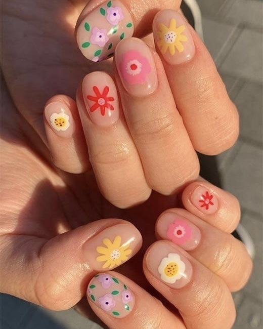 20 цветочных идей маникюра на весну
