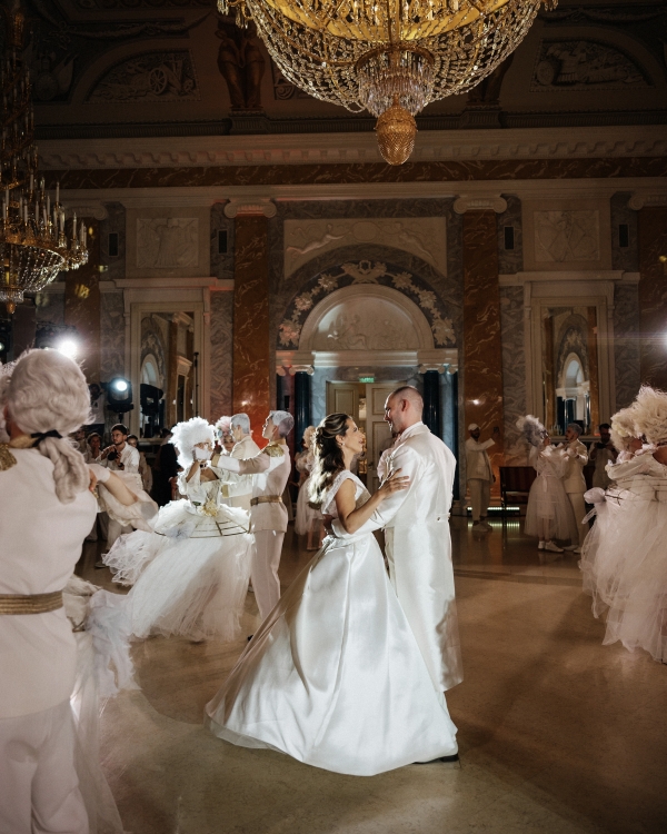 Герои русской классики, полонез и атмосфера съемочной