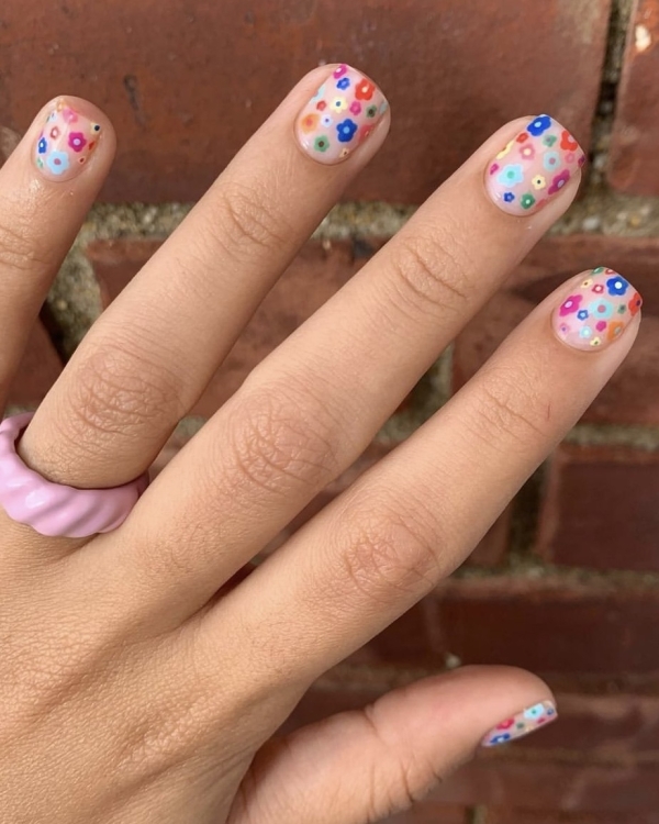 20 цветочных идей маникюра на весну