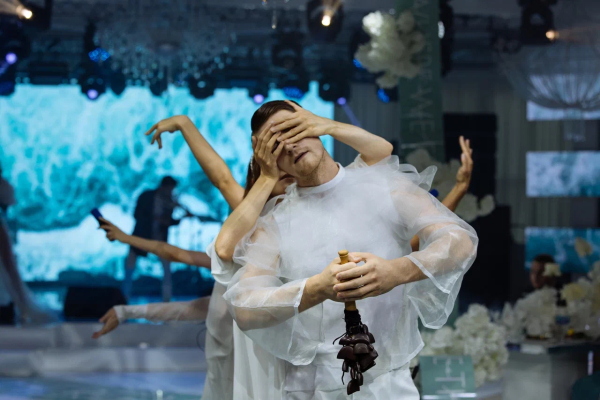 Дуновение ветра, мелодия набегающей волны и запах