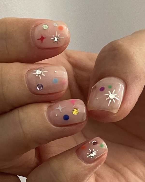 10 трендов весеннего маникюра. Обновляемся к 8