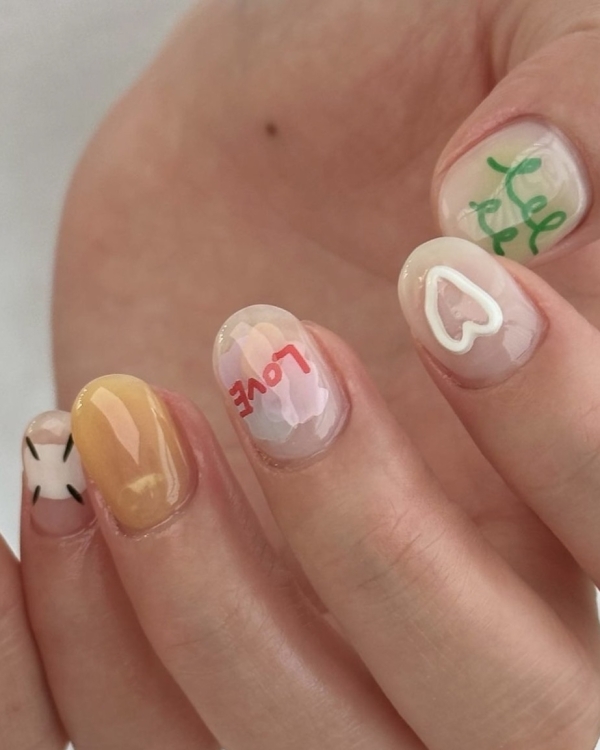 Нарисуй любовь: 20 идей маникюра к 14