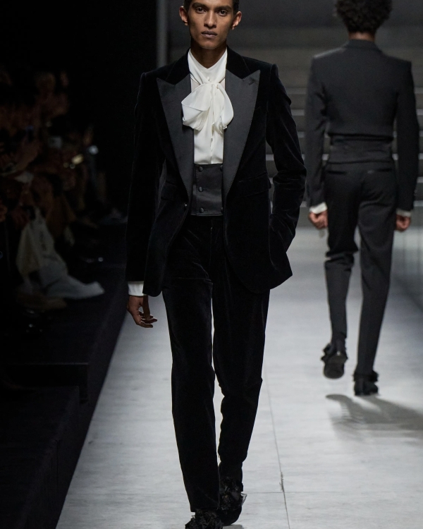 Как выбрать актуальный мужской образ на мероприятие?