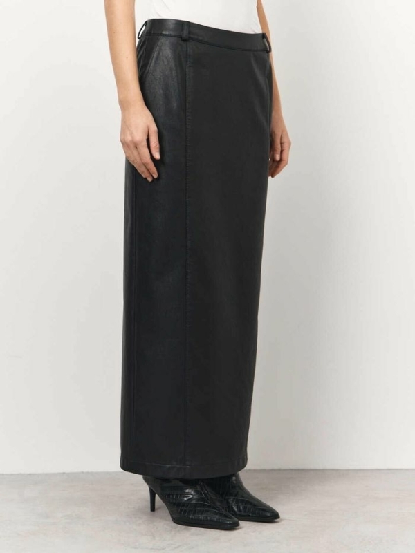 Долой максимализм. Монохром снова в моде