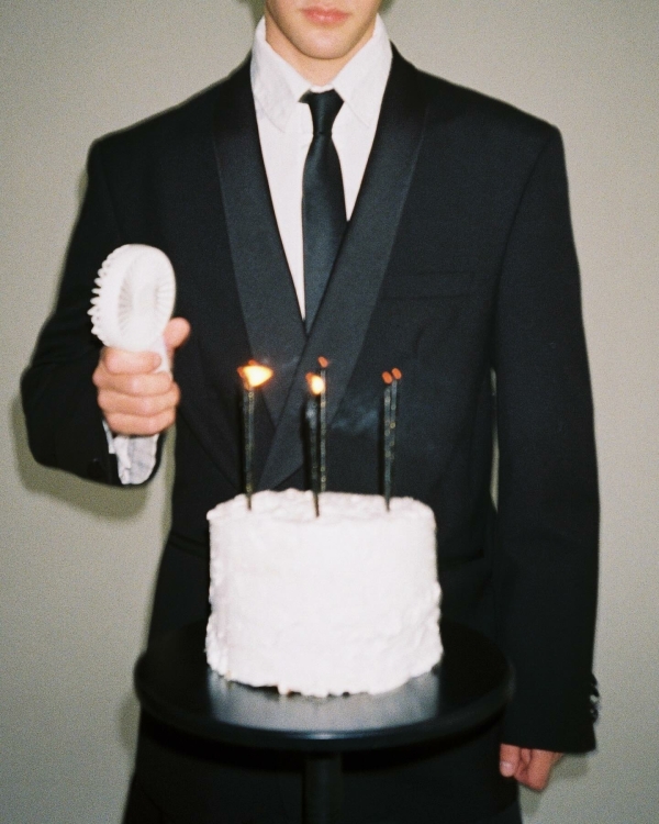 Как выбрать актуальный мужской образ на мероприятие?