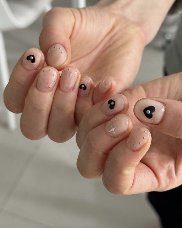 Нарисуй любовь: 20 идей маникюра к 14