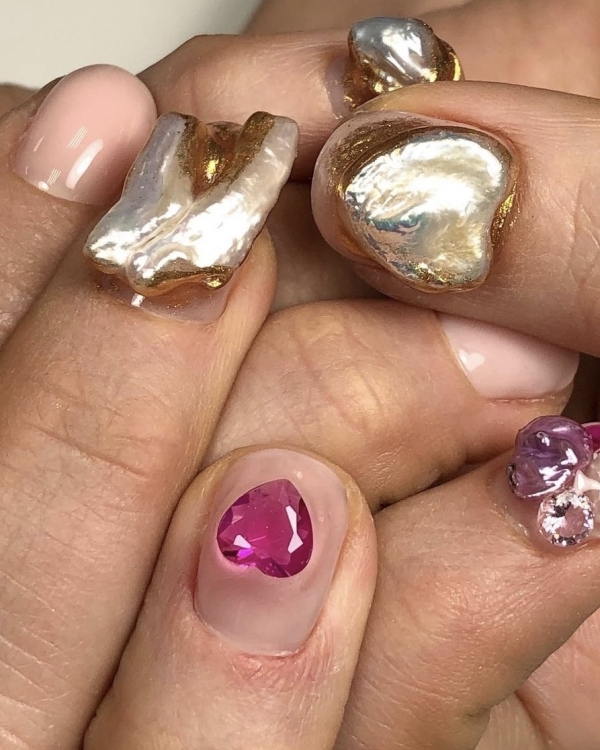 Нарисуй любовь: 20 идей маникюра к 14