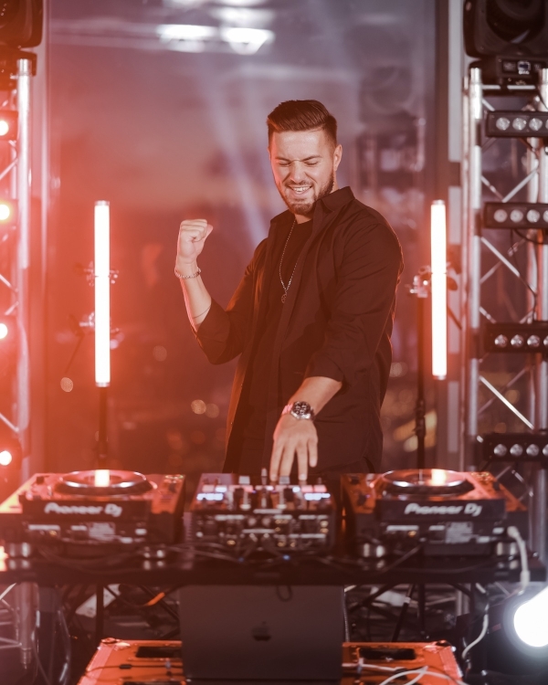 Какого диджея пригласить на свадьбу в 2024?