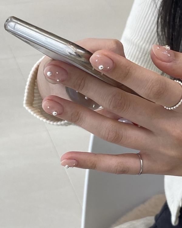 10 трендов весеннего маникюра. Обновляемся к 8