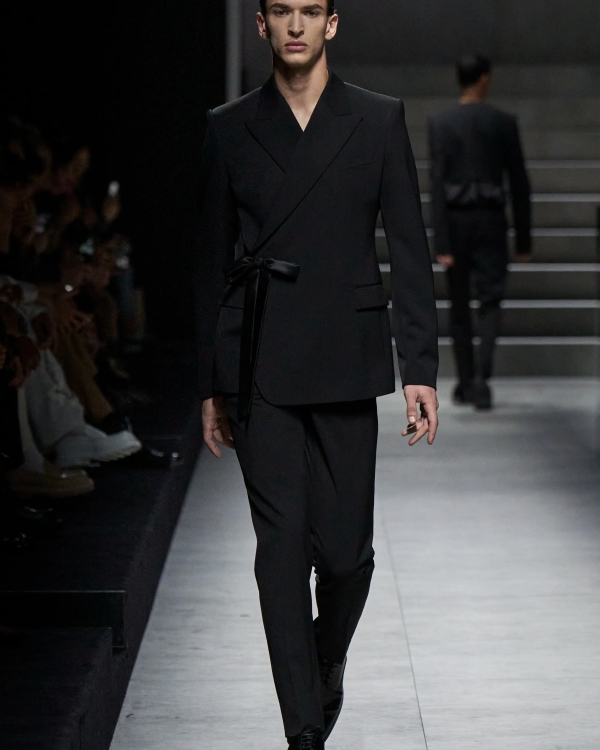 Как выбрать актуальный мужской образ на мероприятие?