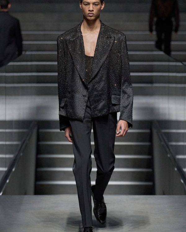 Как выбрать актуальный мужской образ на мероприятие?