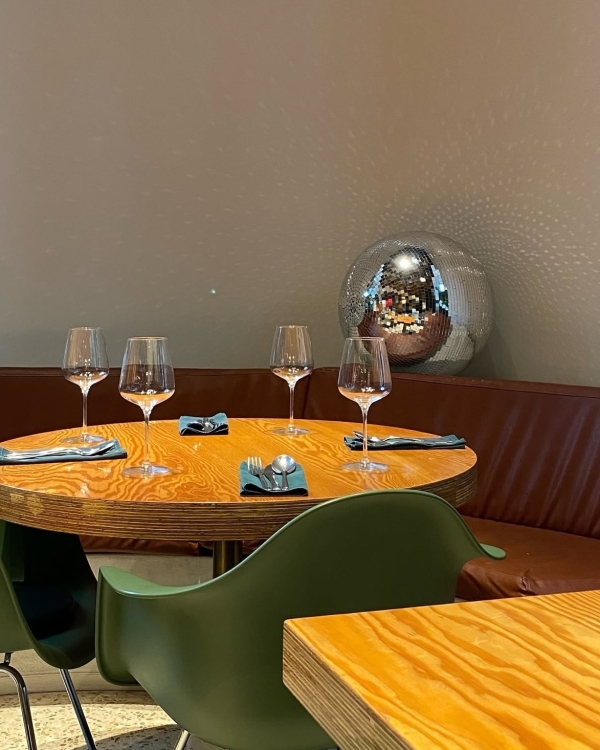 Святой Валентин во Flaner, разноцветная Вселенная в