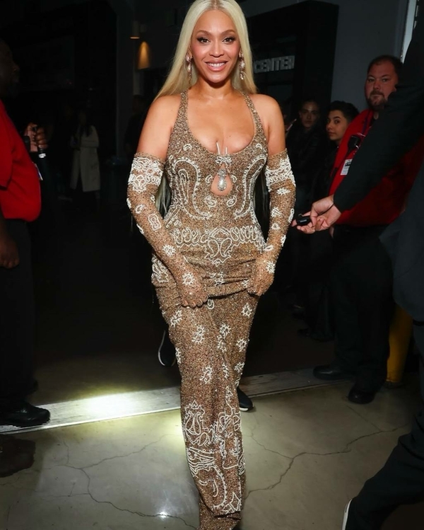 Рассматриваем лучшие образы звезд и список победителей