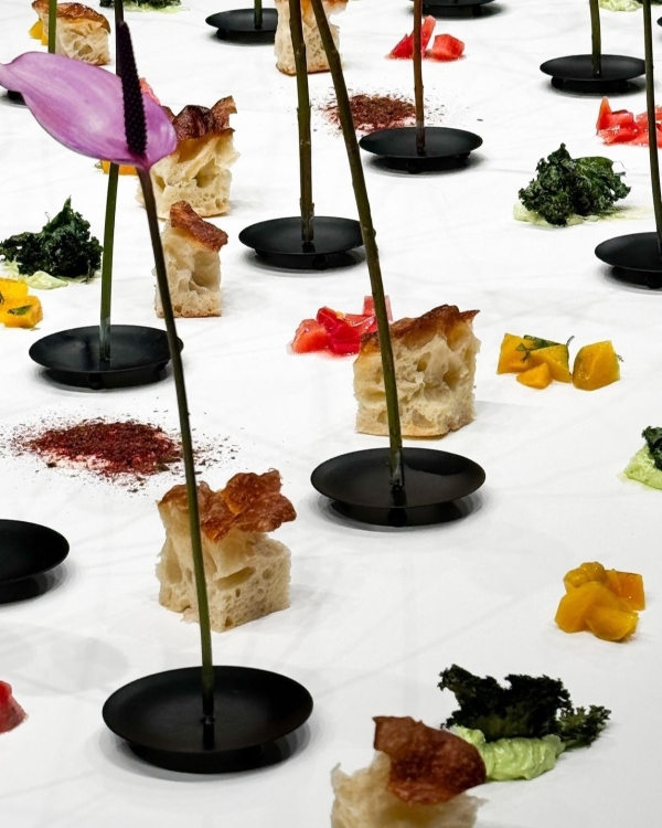 5 креативных студий, которые делают сет-дизайн ужинов