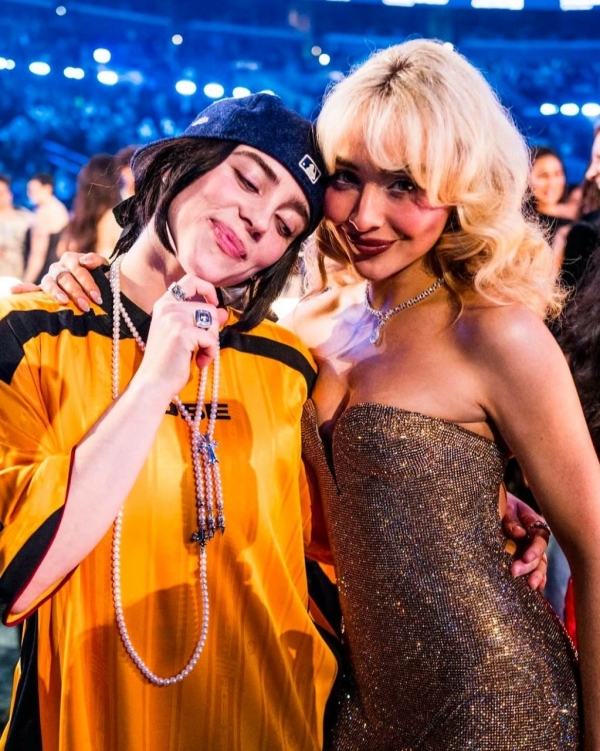 Рассматриваем лучшие образы звезд и список победителей