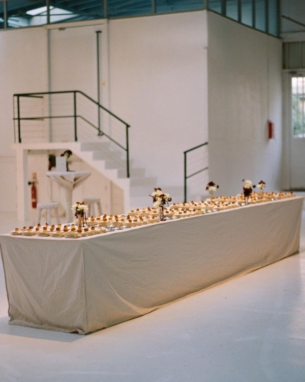 5 креативных студий, которые делают сет-дизайн ужинов