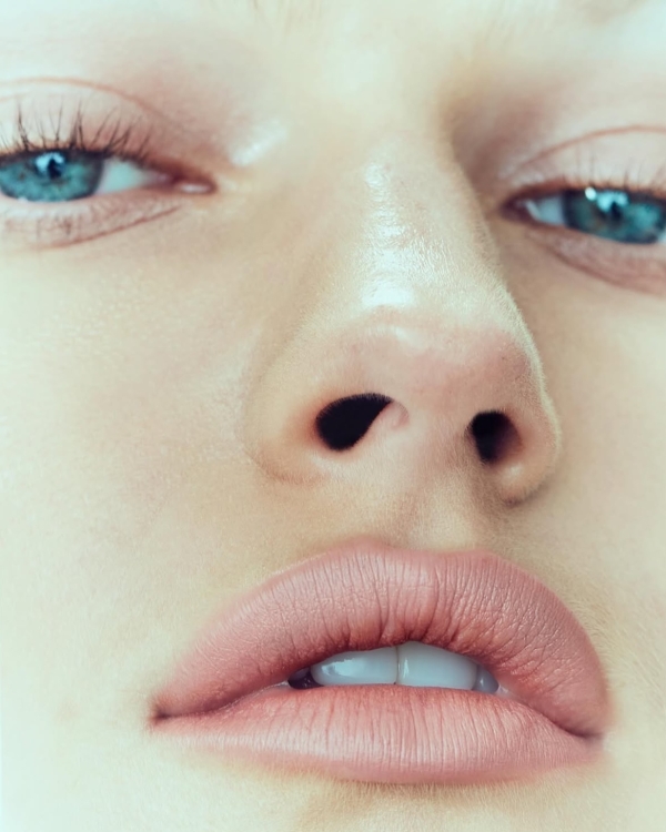 Макияж без макияжа — вневременной тренд для невест.