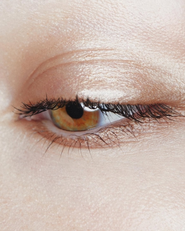 Макияж без макияжа — вневременной тренд для невест.