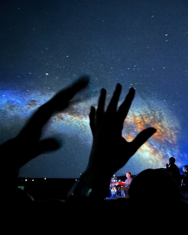 Святой Валентин во Flaner, разноцветная Вселенная в