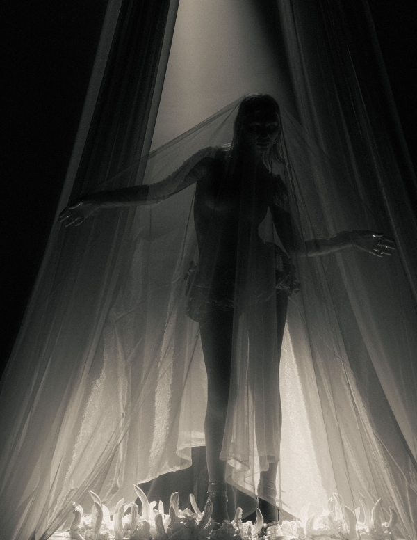 Современная Ева в саду наслаждений — дерзкая идея