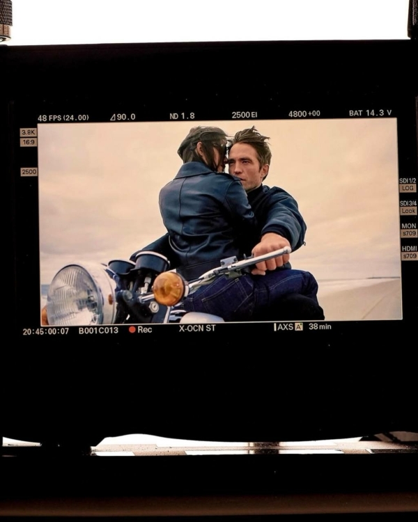 Минута наслаждения Робертом Паттинсоном в новом кампейне