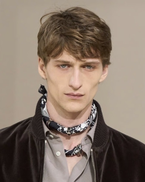 Каков жених! 5 актуальных мужских причесок 2025