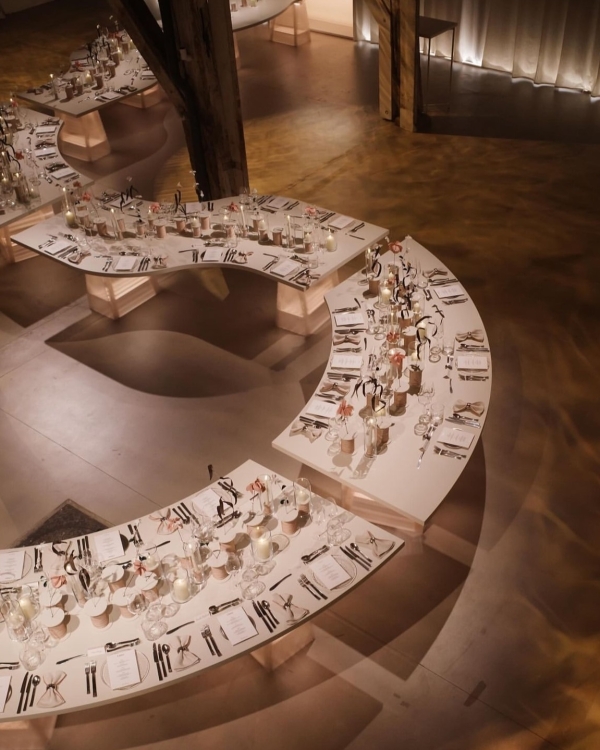 5 креативных студий, которые делают сет-дизайн ужинов