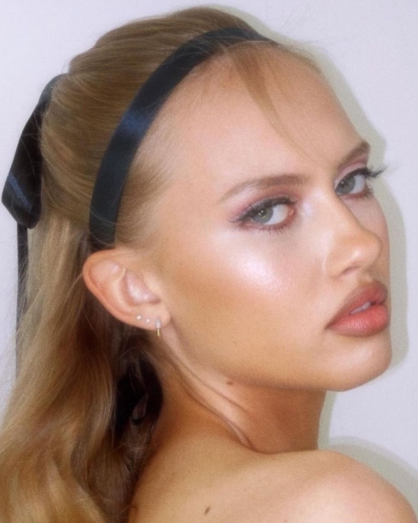 Свадебные прически на длинные волосы в 2025