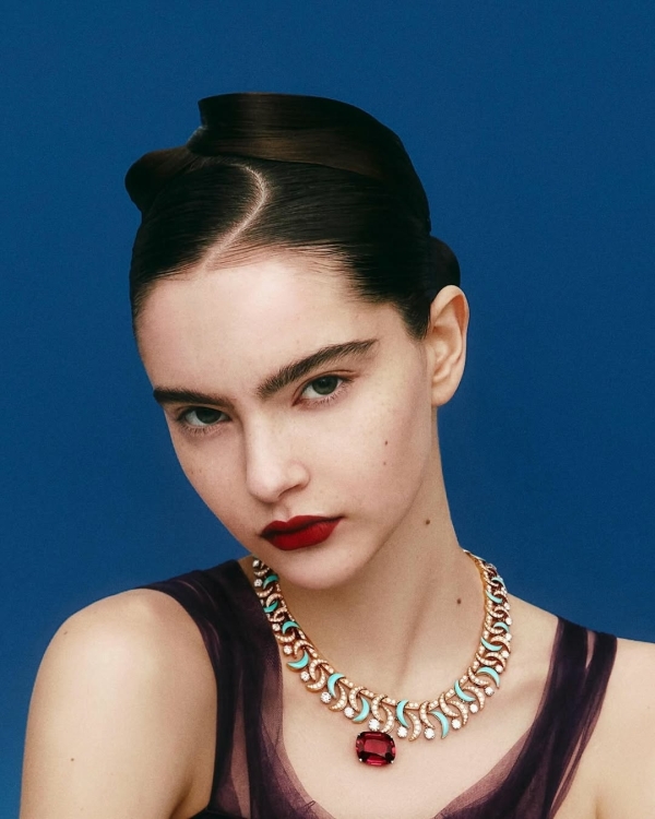 Выбираем актуальную прическу невесты 2025: объем 90-х,