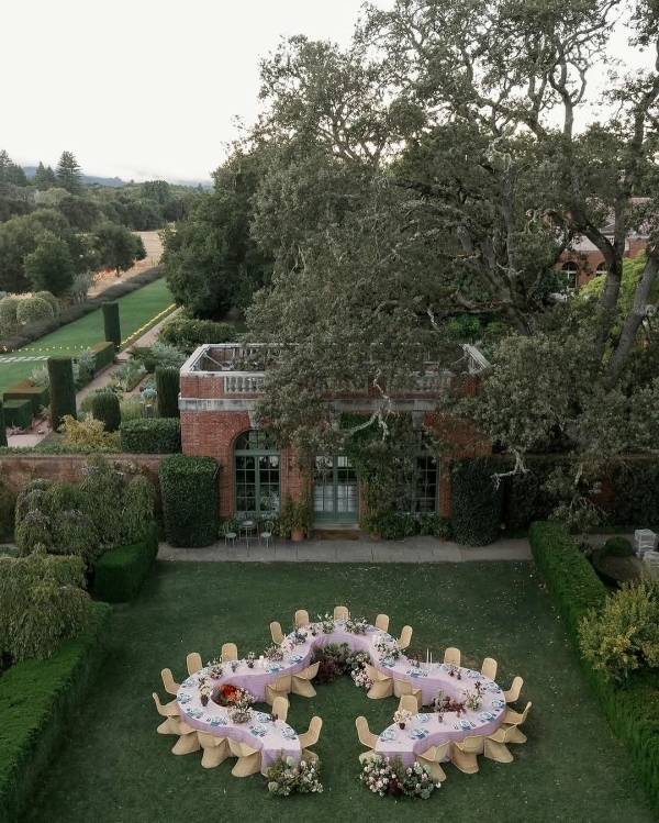 Модные идеи рассадки гостей на свадебном (и