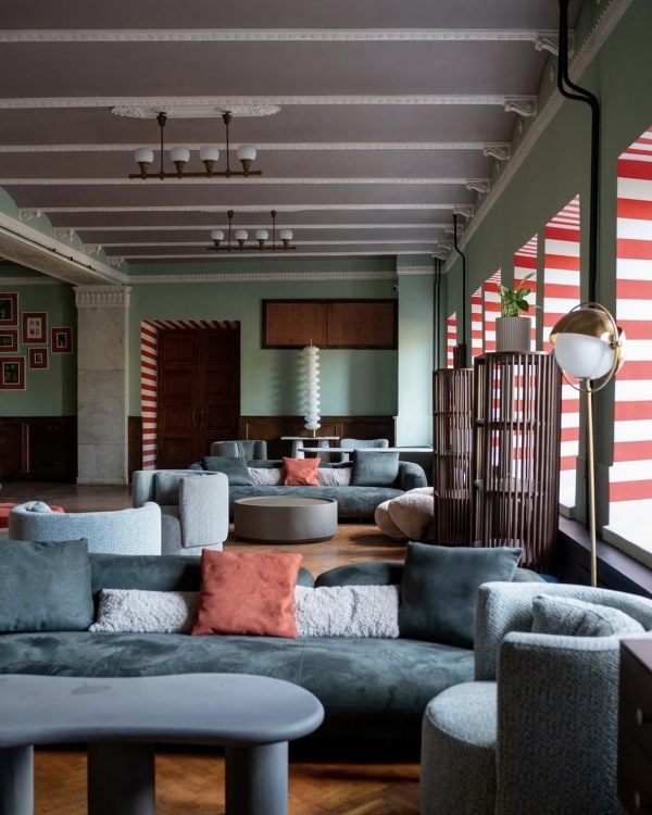 Футуристичный бильярд в Billie, «Застолье с искусством»