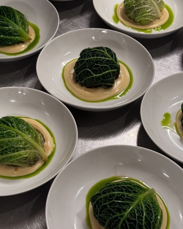 5 креативных студий, которые делают сет-дизайн ужинов