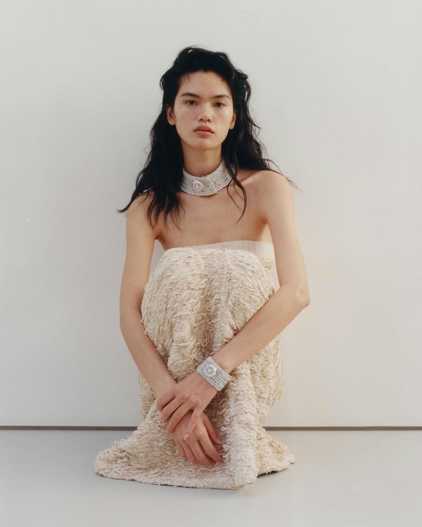 Выбираем актуальную прическу невесты 2025: объем 90-х,