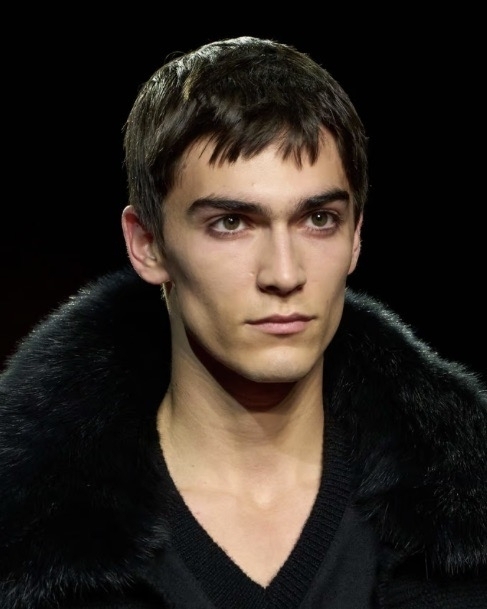 Каков жених! 5 актуальных мужских причесок 2025