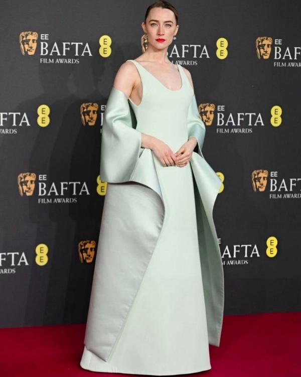 BAFTA-2025: рассматриваем свадебные образы селебрити для него