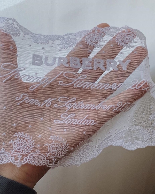 Как приглашают на свои мероприятия модные бренды?