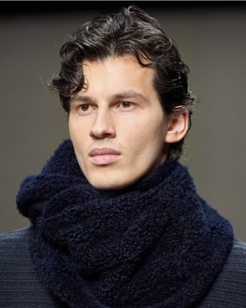 Каков жених! 5 актуальных мужских причесок 2025