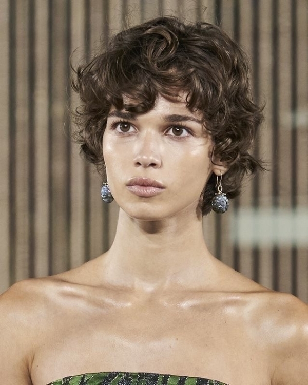 Свадебные прически на короткие волосы 2025. Какую