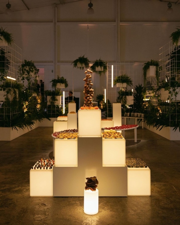 5 креативных студий, которые делают сет-дизайн ужинов